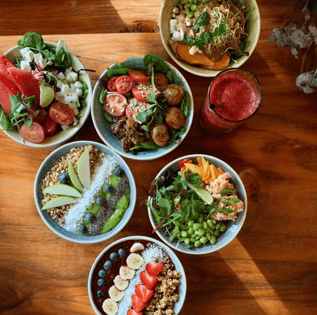 Von Poke Bowl bis Acai Bowl: Wo gibt’s die besten gesunden Schüsseln?
