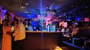 Die Bambi Bar streichelt die Seele am Stachus