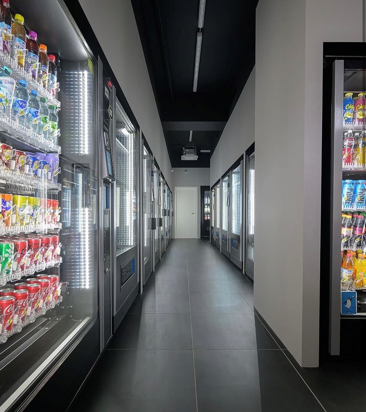 Deutschlands größter 24/7 Automaten-Supermarkt hat in München eröffnet