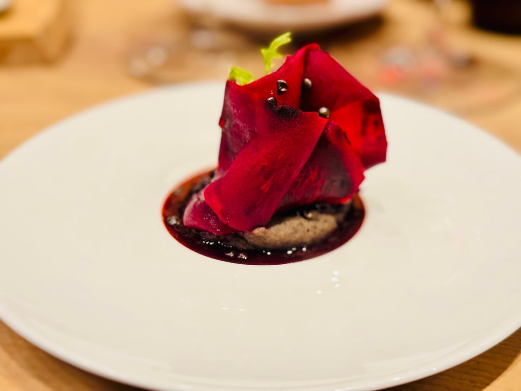 Rote Bete aud Belugalinsen