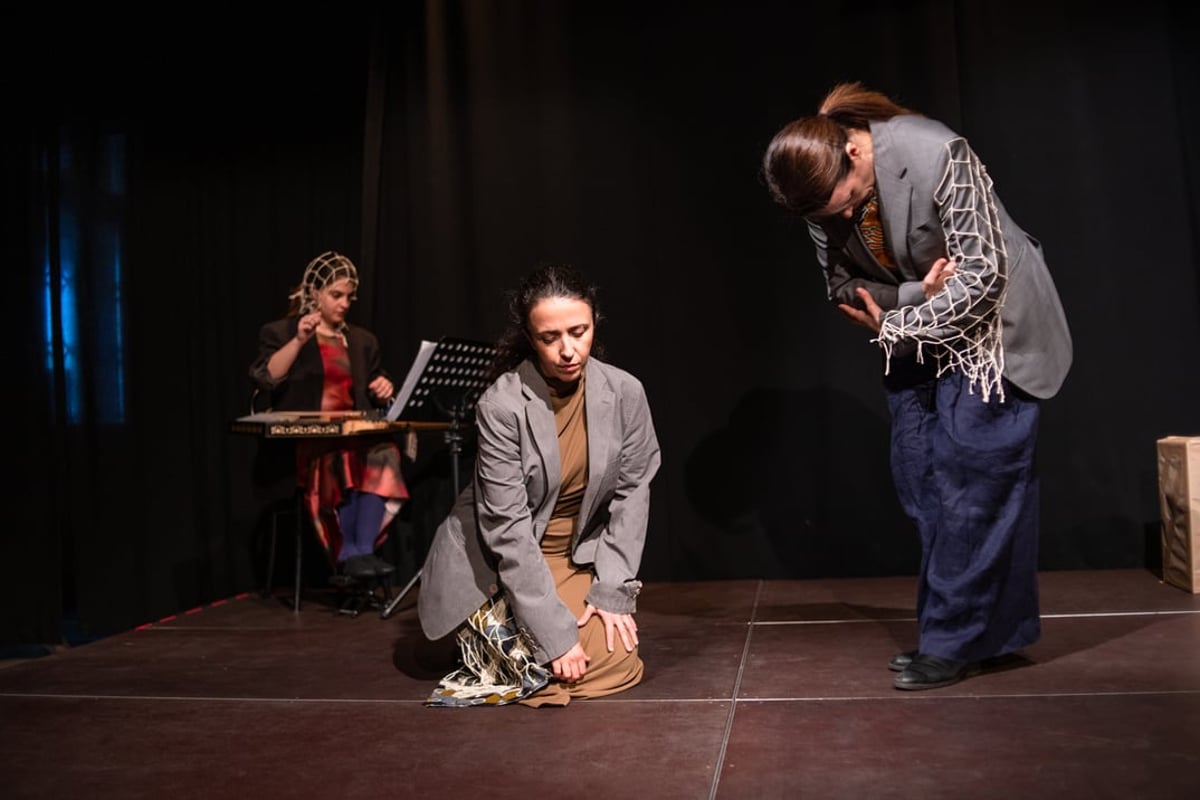 MIGRA Migrantin der Identität