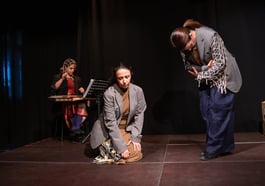 MIGRA Migrantin der Identität