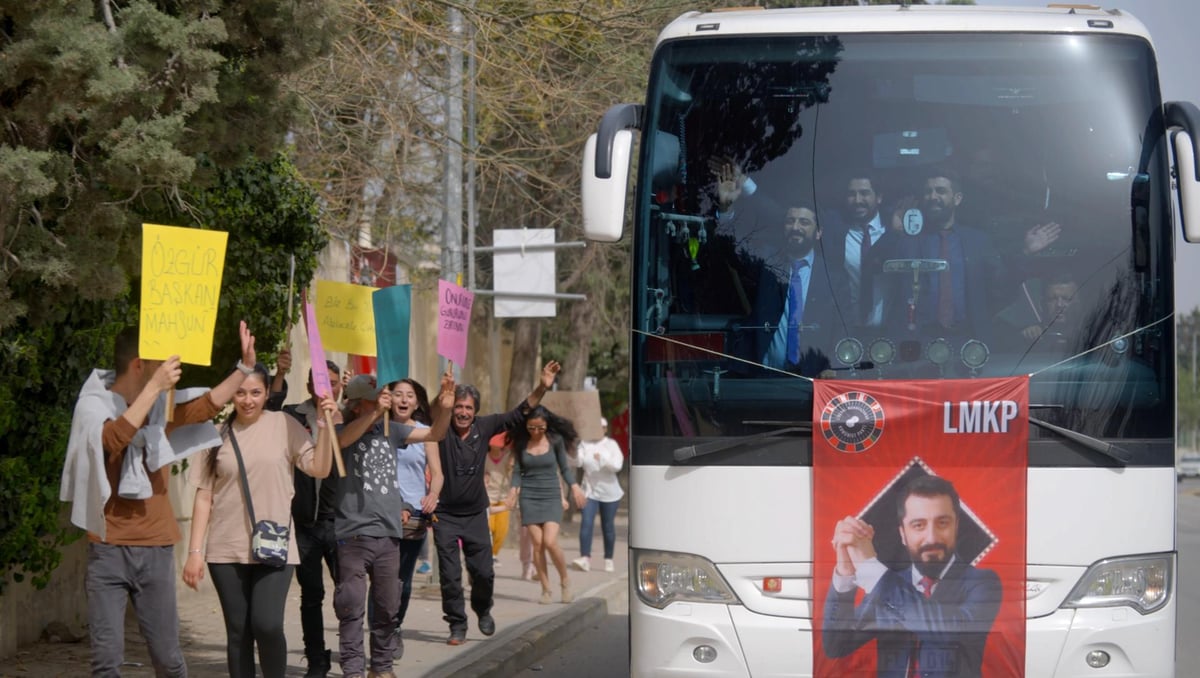 Illegal Hayatlar 2: Meclis