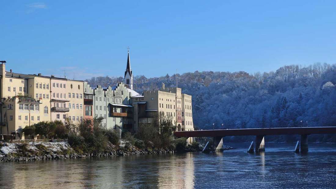Typische Inn-Salzach-Architektur -  Mediterrane Weihnachtsstimmung in Wasserbug a. Inn