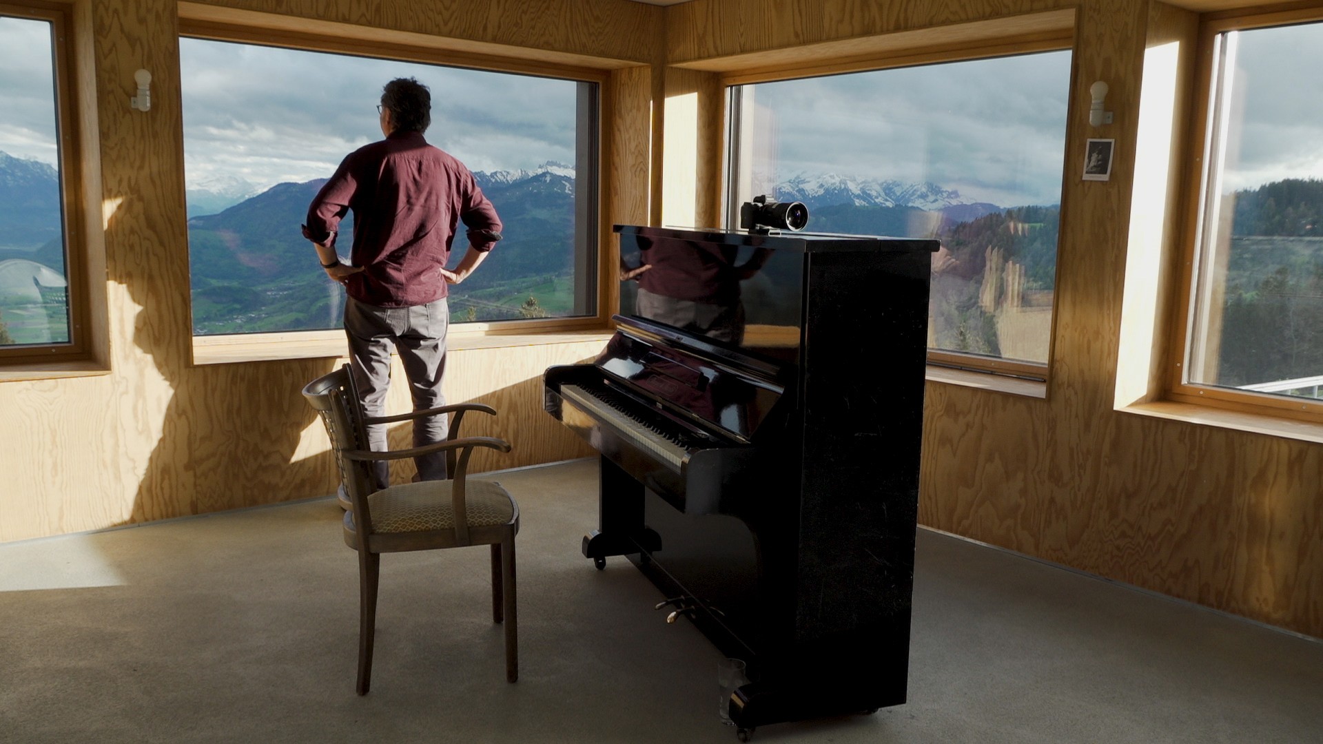 Bilder aus While The Green Grass Grows (Parts 1+6)