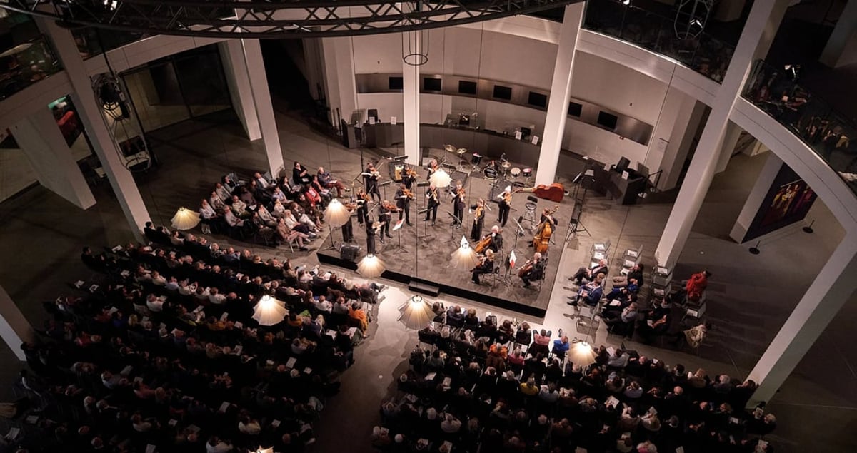Nachtmusik der Moderne in der Pinakothek der Moderne 25/26