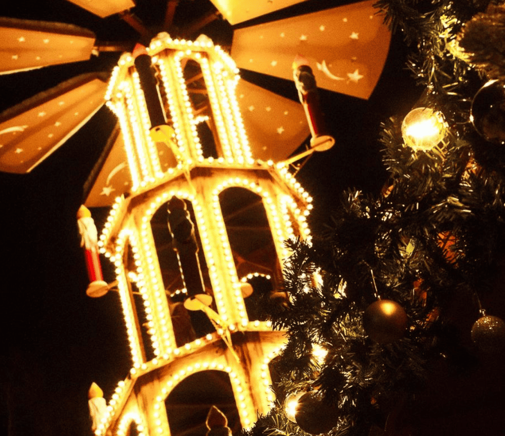 Schlittschuhlaufen München, Eislaufen München: Christkindlmarkt unterm Maibaum in Sendling
