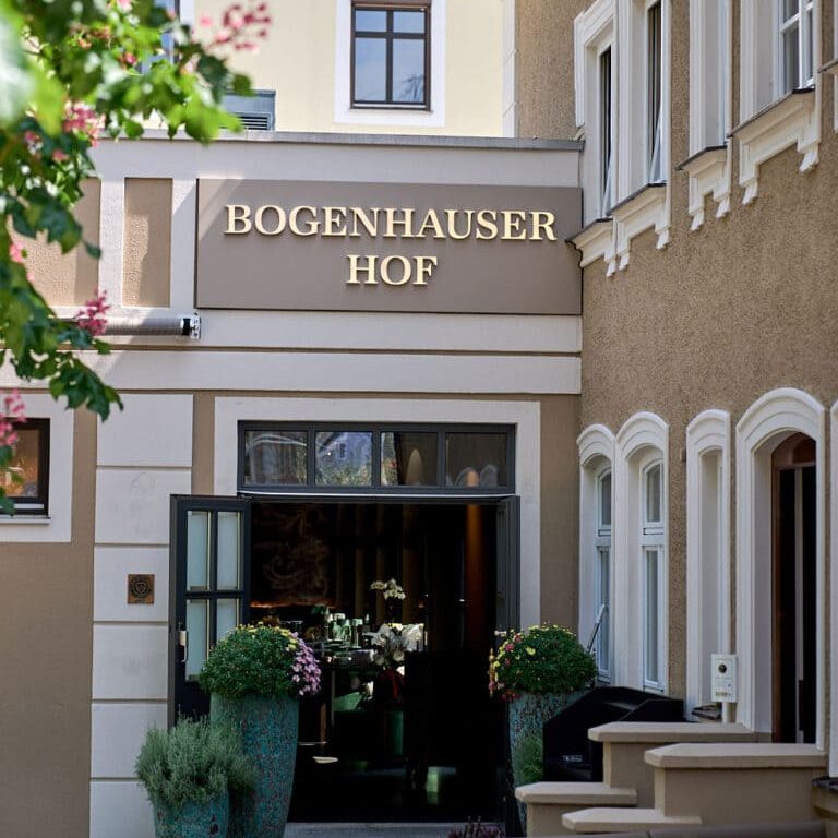 Neue Restaurants, Bars und Cafés München: Villa Amalfi im Bogenhauser Hof