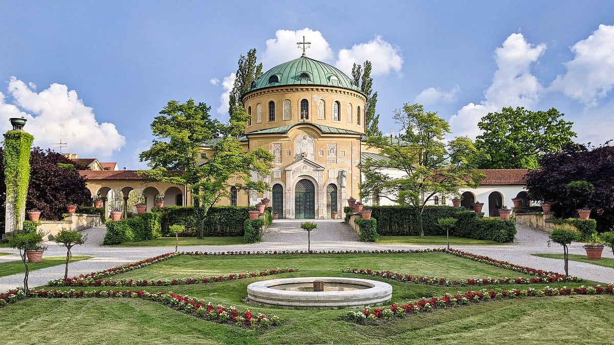 Aussegnungshalle im Westfriedhof