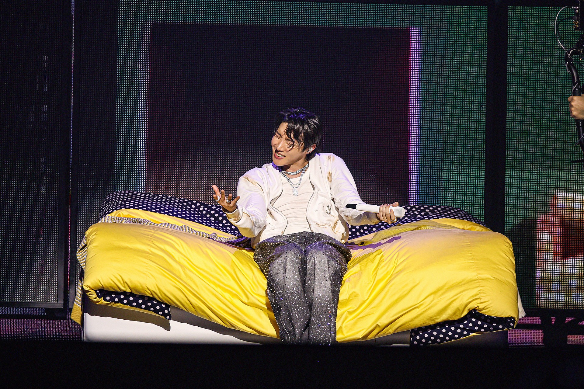 Bilder aus j-hope Tour HOPE ON THE STAGE in JAPAN: LIVE VIEWING