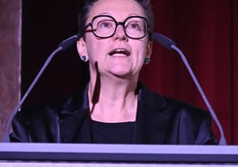 Lyrik on Stage: Melanie Arzenheimer bei Jan-Eike Hornauer