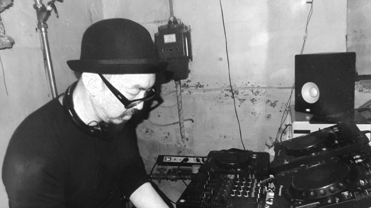 Disco: Happy Hour mit DJ ls_O_ng