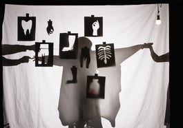 10 Anzeichen dafür, dass Sie in ein Schwarzes Loch geraten sind – JULA Festival