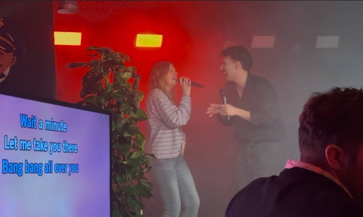 Substanzielle Karaoke Party