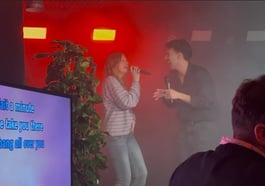 Substanzielle Karaoke Party