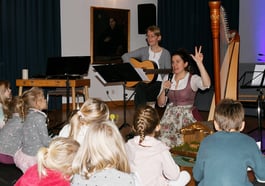 Jodl sing, Maxl spring!