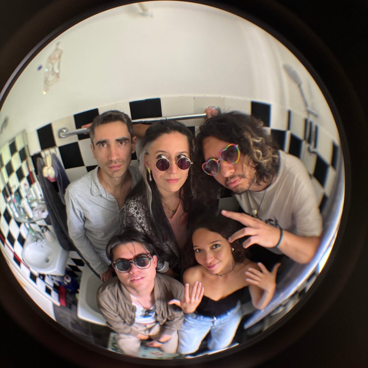 The Half Orphans und Neonaura