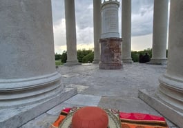 Meditation am Monopteros