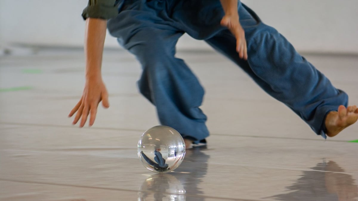 MK x DANCE #2 – Ceren Oran & Moving Borders