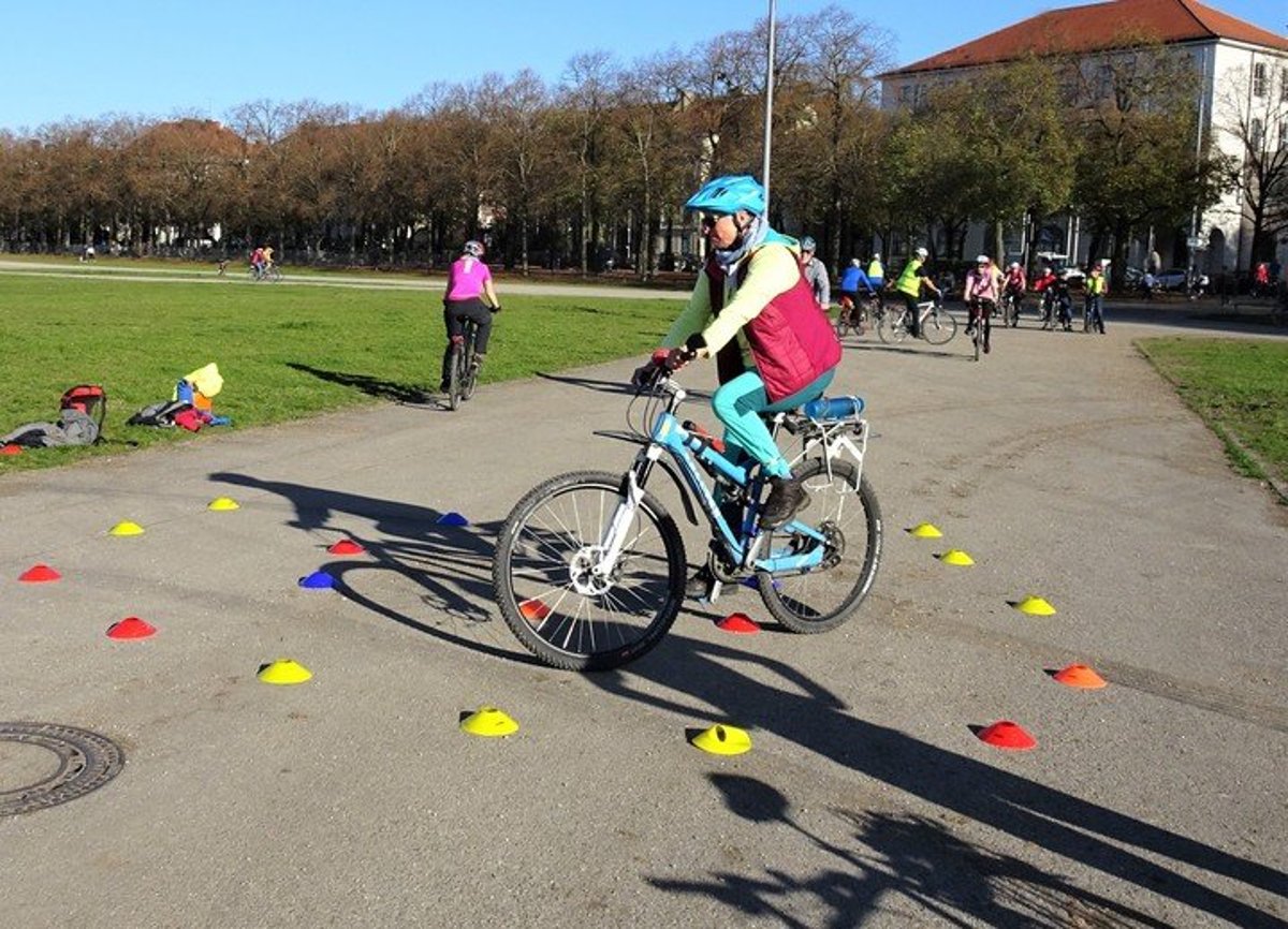 FahrSicherheitsTraining Kurs für Senior:innen (auch E-Bikes)