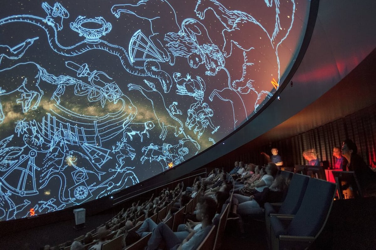 Im Planetarium: Der Sommernachtshimmel