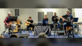 Chris & Band – Headless Tour 2026