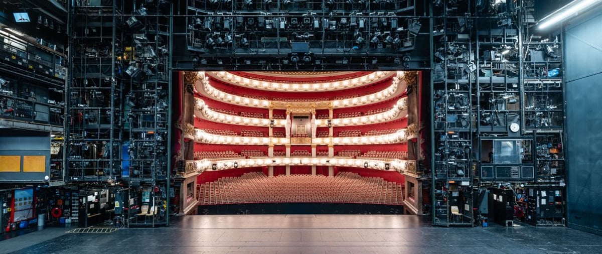Durch das Nationaltheater