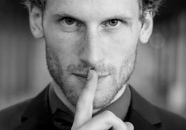 Yann Yuro: Show Down