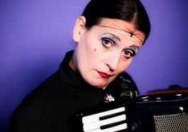 Carmela de Feo – groß! blond! erfolgreich!