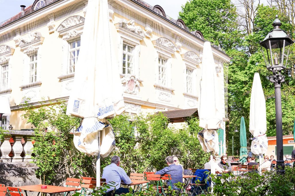1. Mai München: Maifest im Biergarten im schönen Bamberger Haus