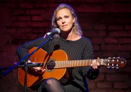 Julia Hitzenberger – Frau Julia sucht das große Glück
