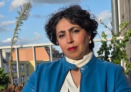 Yildiz Çakar, „Female Exile“