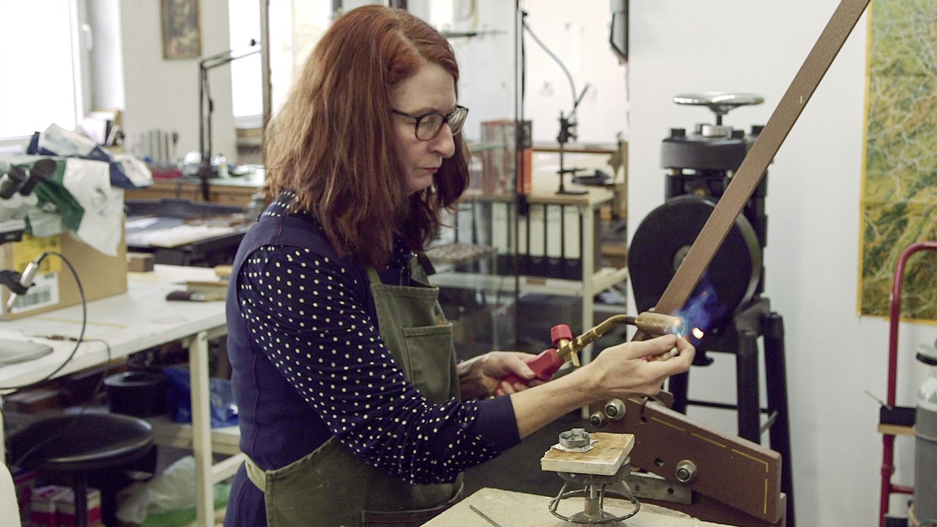 Bilder aus Hunter from Elsewhere - a Journey with Helen Britton