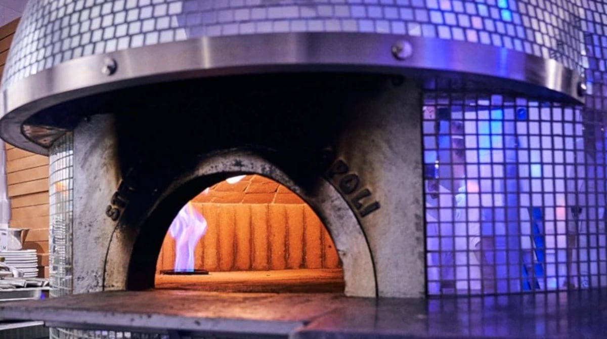 Der mit Mosaik verkleidete Stefano-Ferrara-Ofen im 60 Secondi