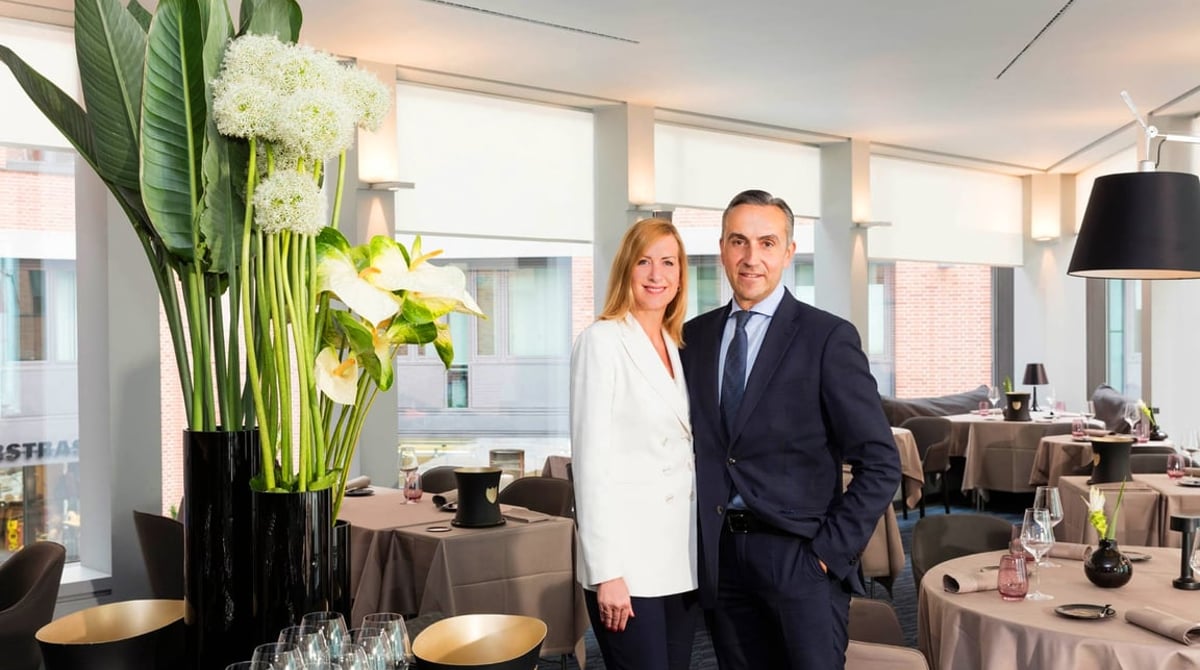 Katrin und Fabrice Kieffer im hellen Gastraum des Les Deux