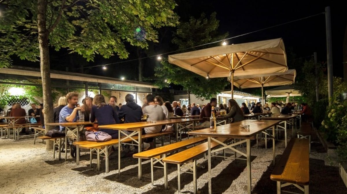 Der Biergarten am Abend