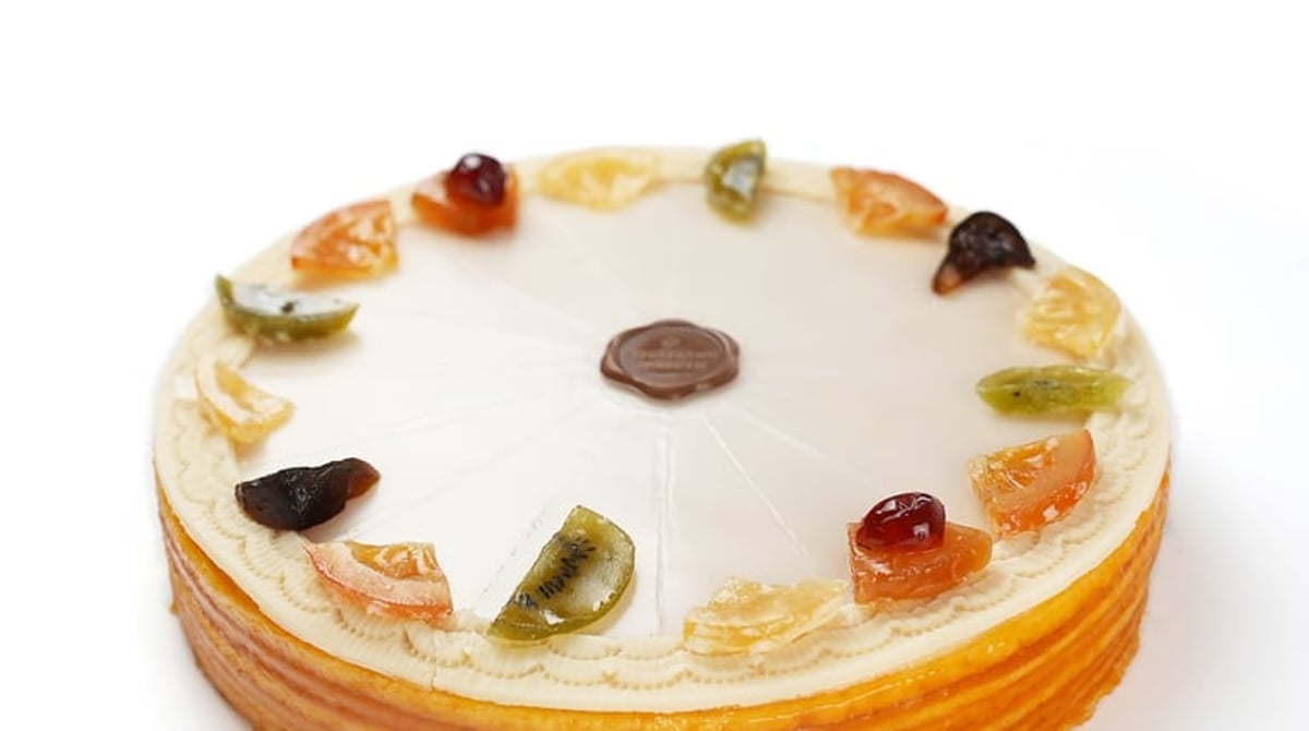 Kreutzkamm-Spezial-Torte mit Fondantglasur und kandiertem Früchtekranz