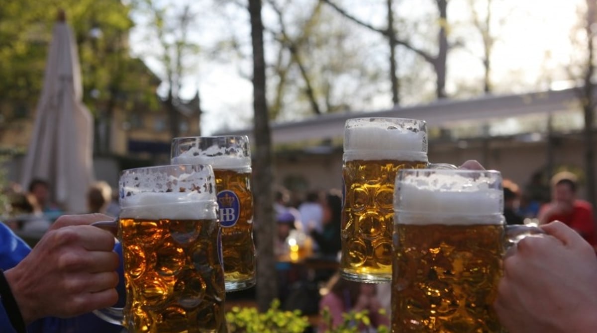 Biere vom Fass im Biergarten