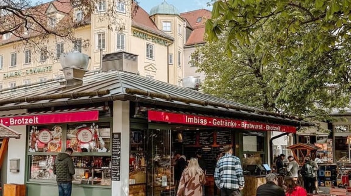 Imbissstand im Biergarten am Viktualienmarkt
