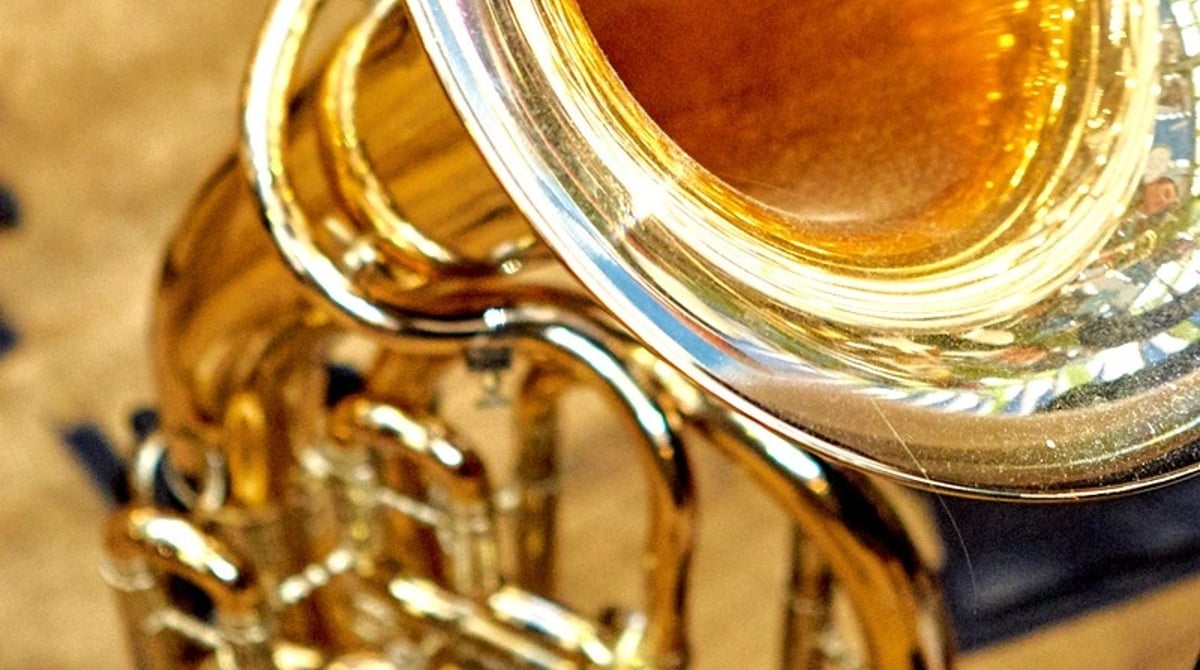 Tuba mit Spiegelung, Sinnbild für die Blasmusik vom Turm