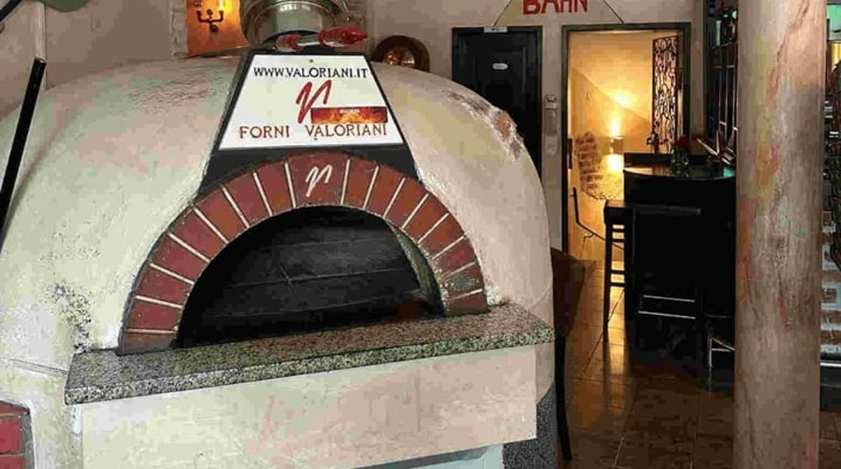 Der Steinofen der Pizzeria La Migliore im Gastraum