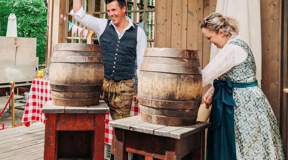 Fassanstich im Biergarten des Bamberger Hauses