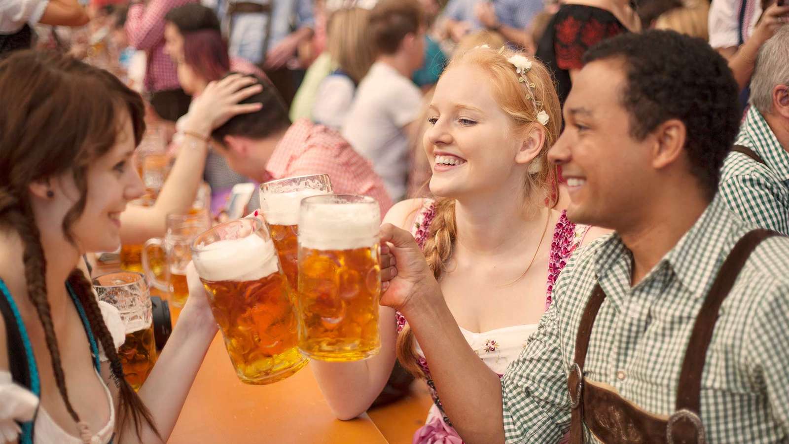 Bis 13,80 Euro kostet die Maß Bier heuer auf der Wiesn