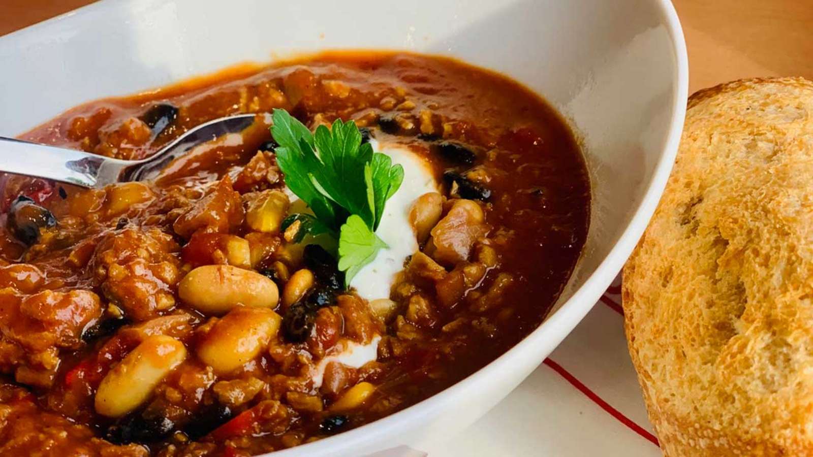 Neu im ICE Bordbistro: Veganes Chili sin Carne