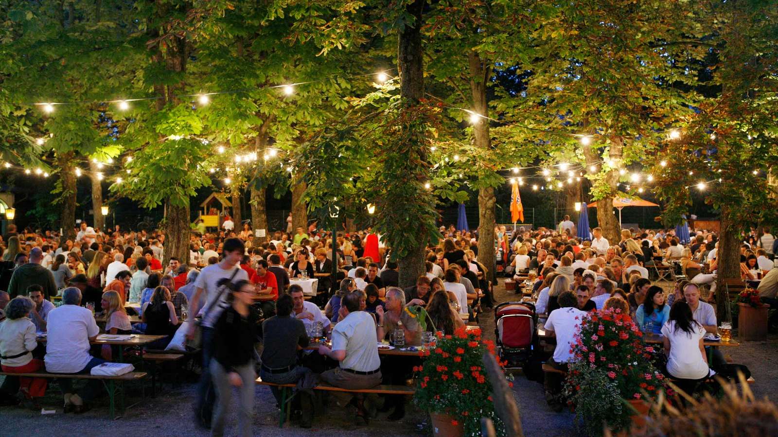 Ein Abend im Biergarten ist mit Livemusik noch besser ...