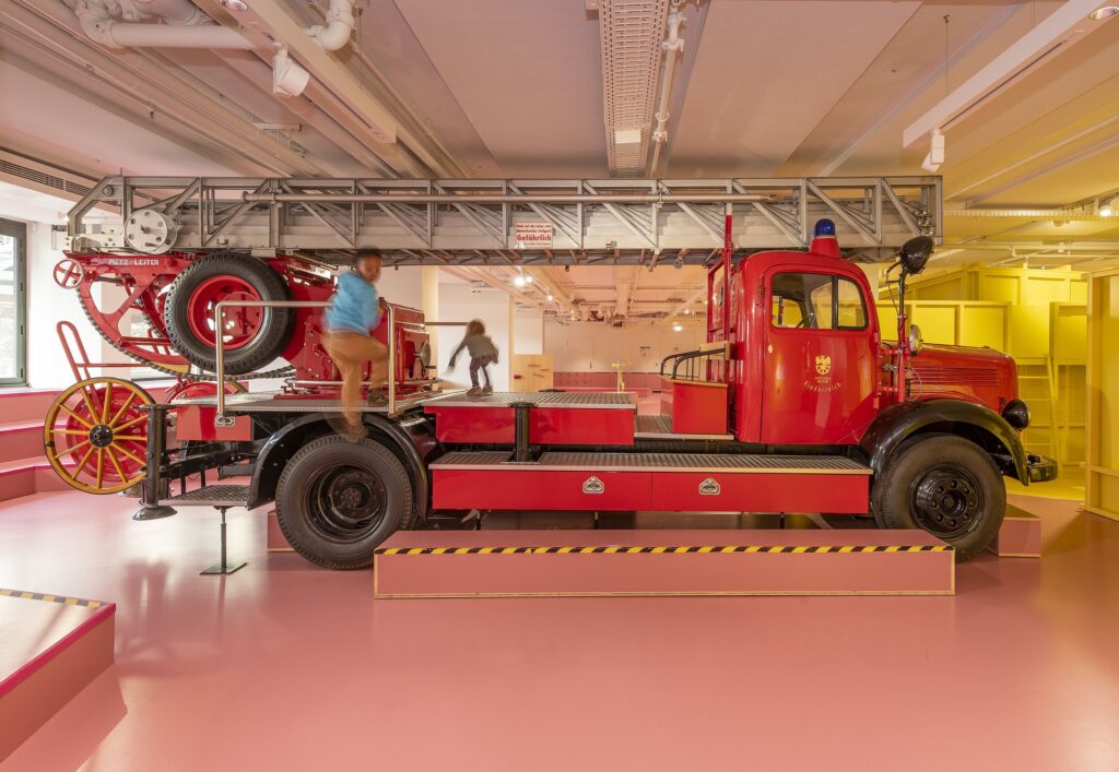 Museum für Kinder München: Feuerwehrauto im Kinderreich im Deutschen Museum