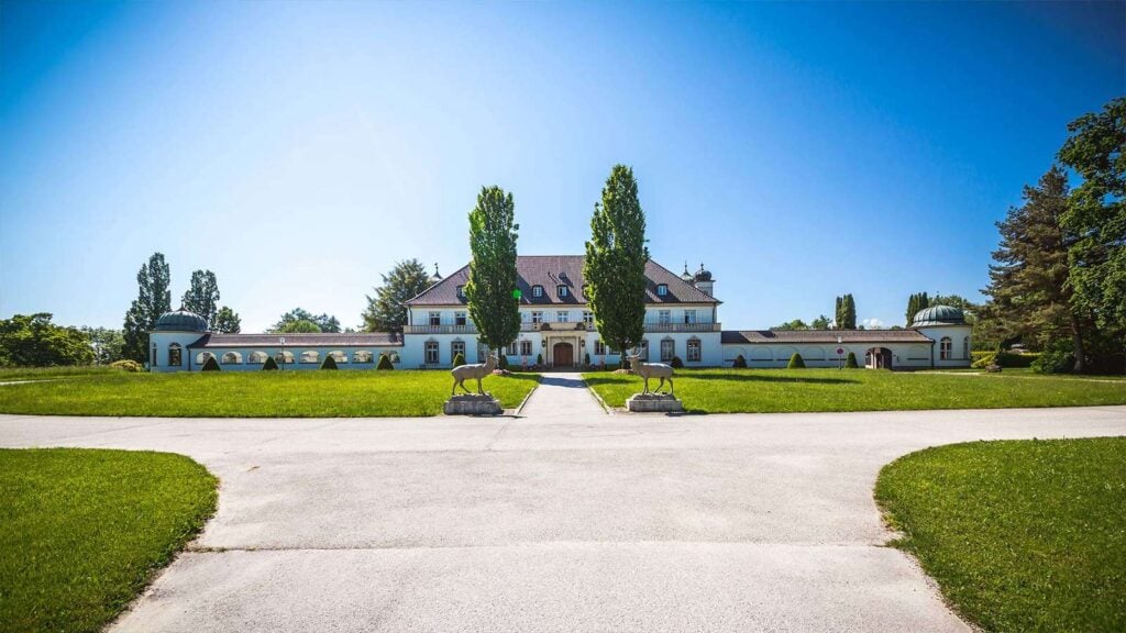 Das Schloss Höhenried in Bernried