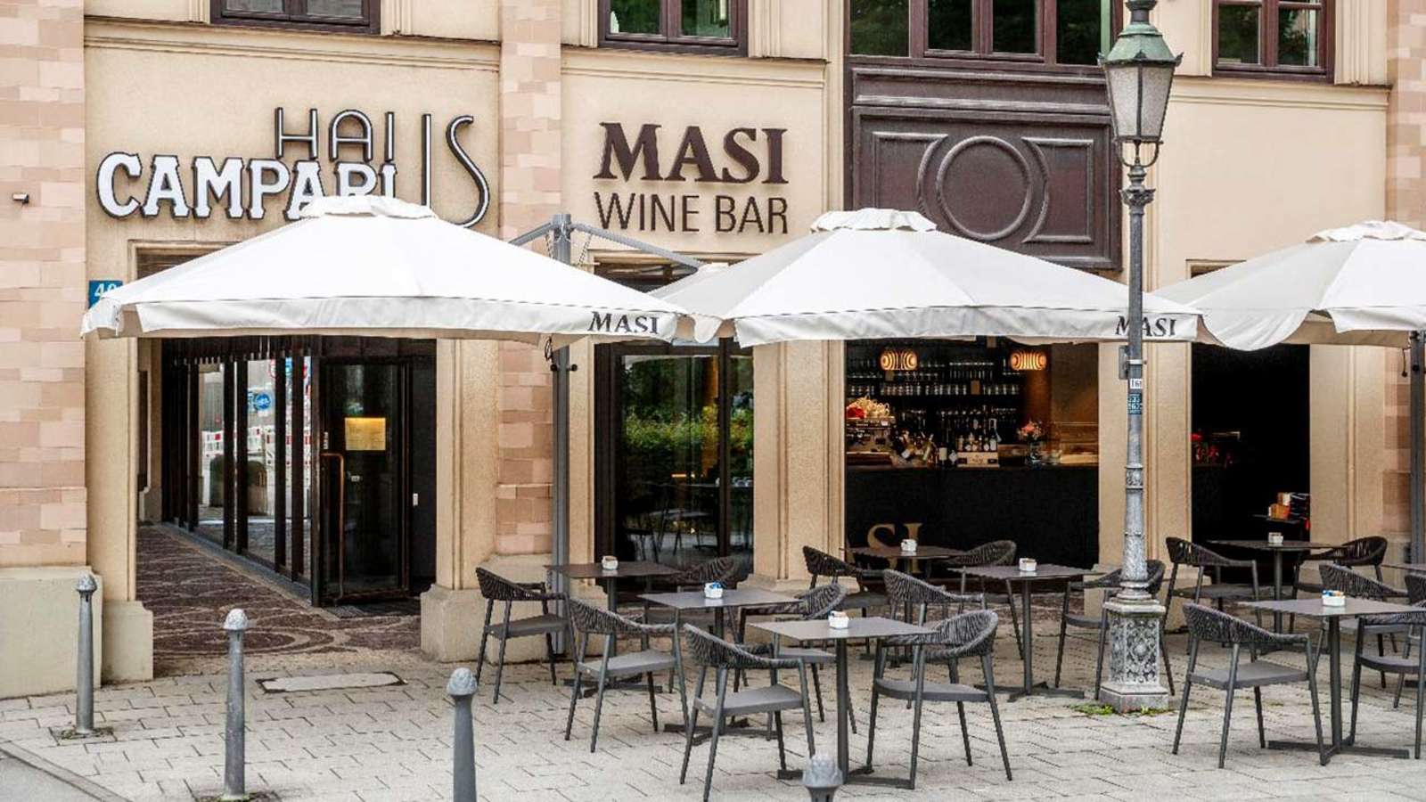 Die Terrasse der Masi Wine Bar an der Maximilianstraße