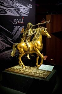 Dalí: Spellbound - Erste Bilder von der Ausstellung im Fat Cat 