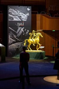 Dalí: Spellbound - Erste Bilder von der Ausstellung im Fat Cat 